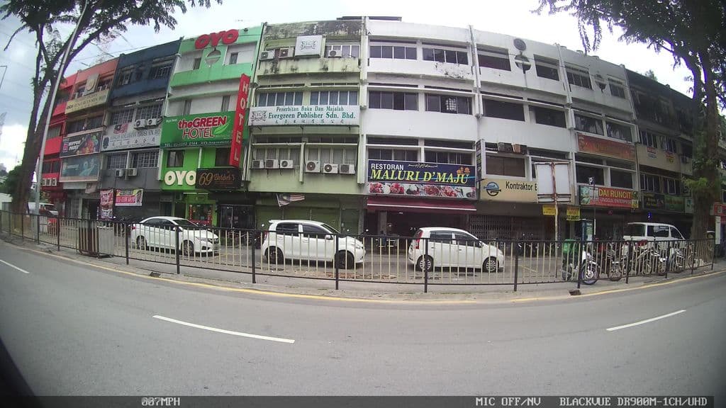 Street view near Shisha Ummi Maluri