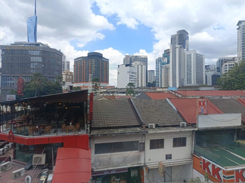 Street view near Papa Kanafa