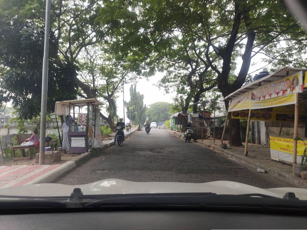 Street view near Shisha arya