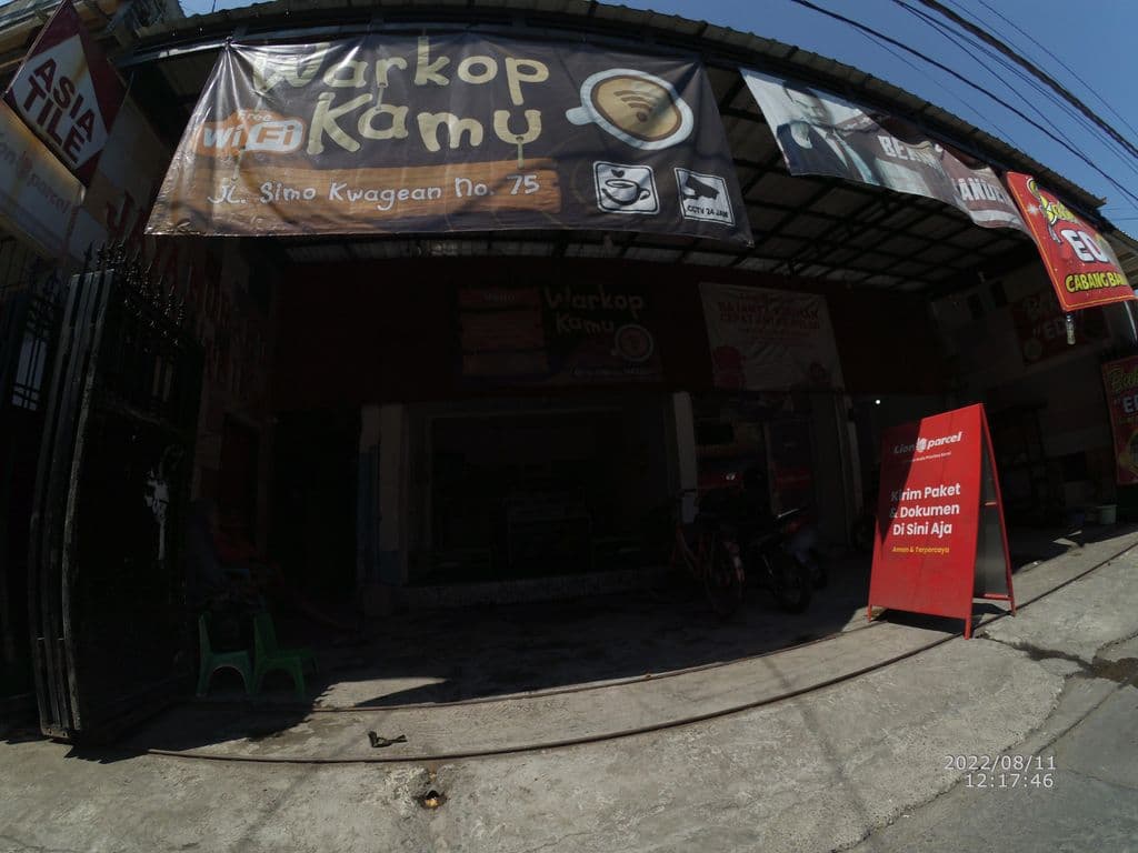 Street view near Warkop Kanza Shisha