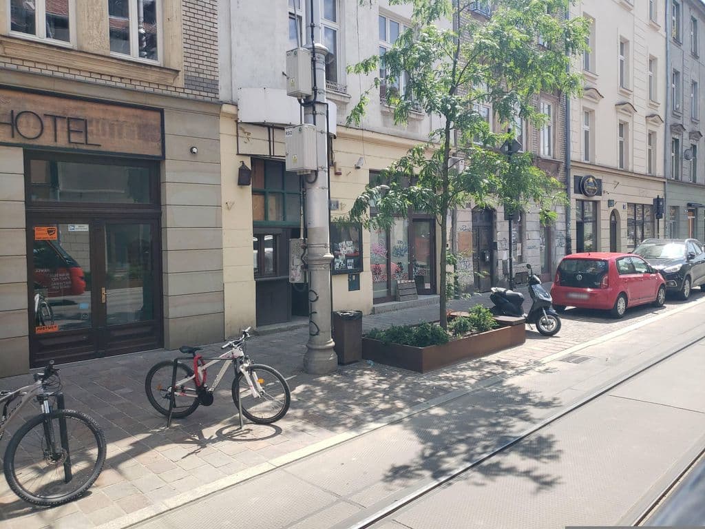 Street view near Dragon Tail