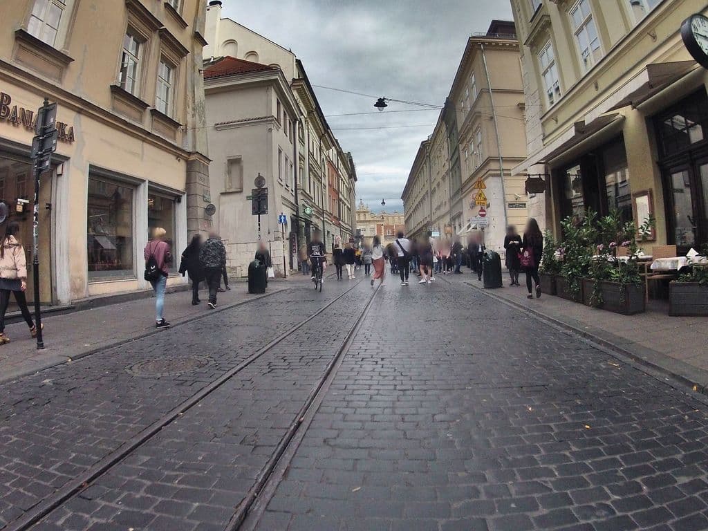Street view near Shisha Samara