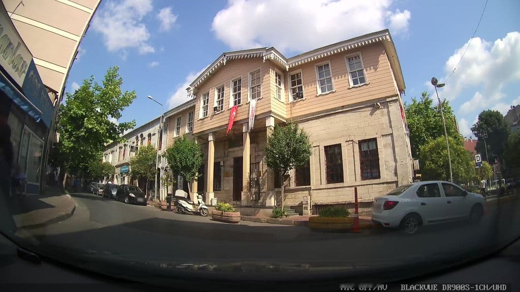 Street view near Kubbe Nargile Cafe