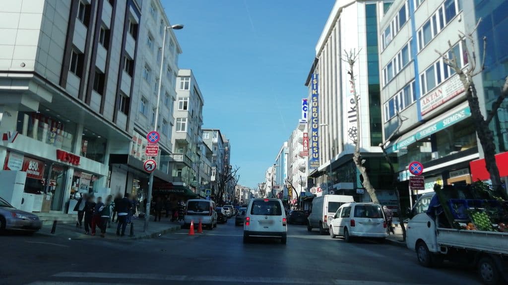 Street view near İzol Nargile Ve Tabacco