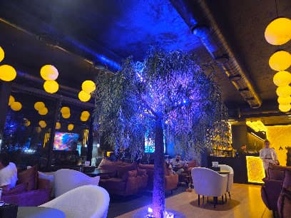 AURA LOUNGE