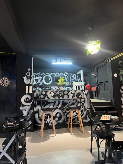 La cave gaming lounge