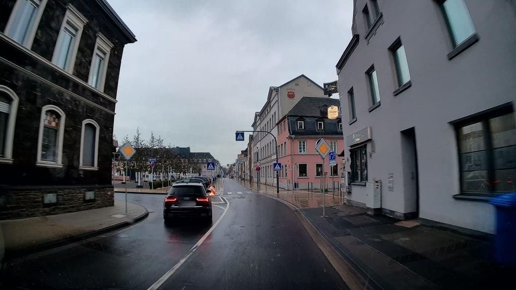 Street view near Deluxe Hookah Lounge