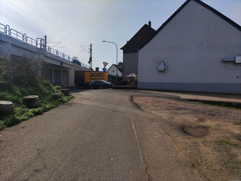 Street view near Shisha King
