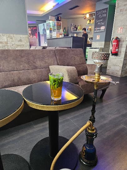 Famous Bar & Lounge