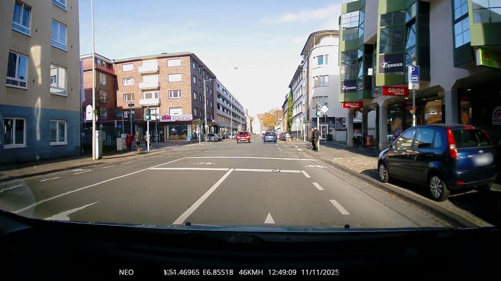 Street view near Desnaa Bar