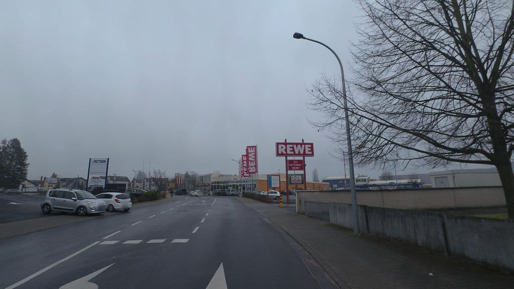 Street view near Mavié shisha