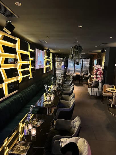 Arya Lounge & Café
