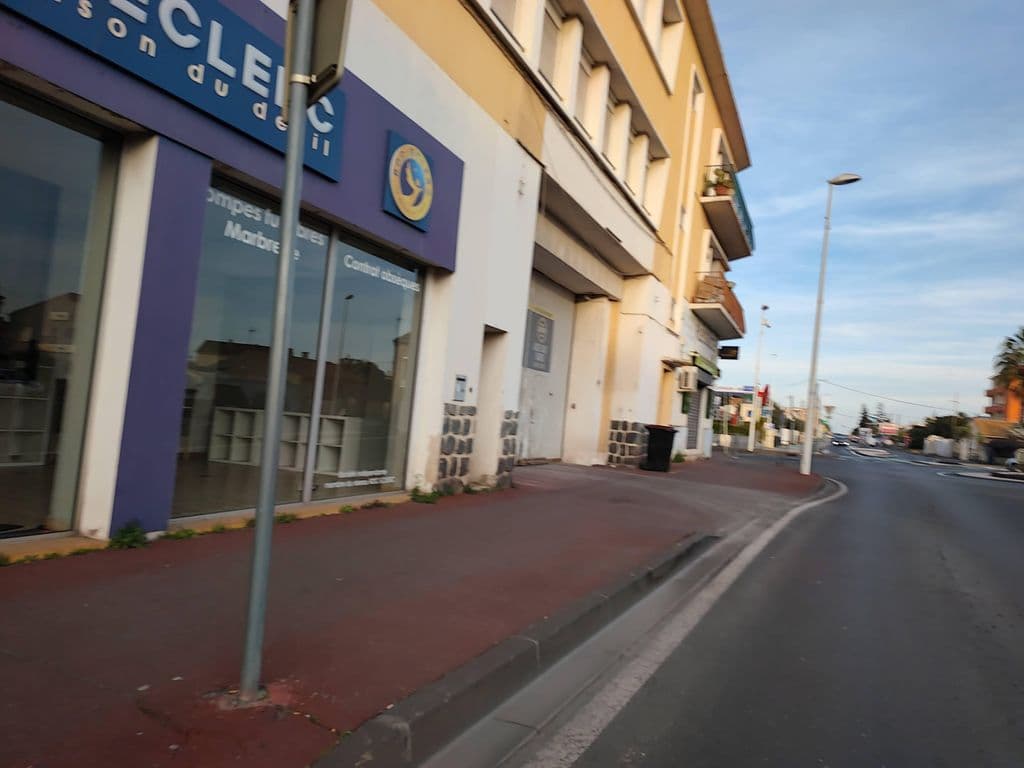 Street view near Pims Lounge salon de thé