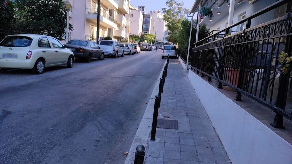 Street view near Cameron Cocktail Shisha Bar