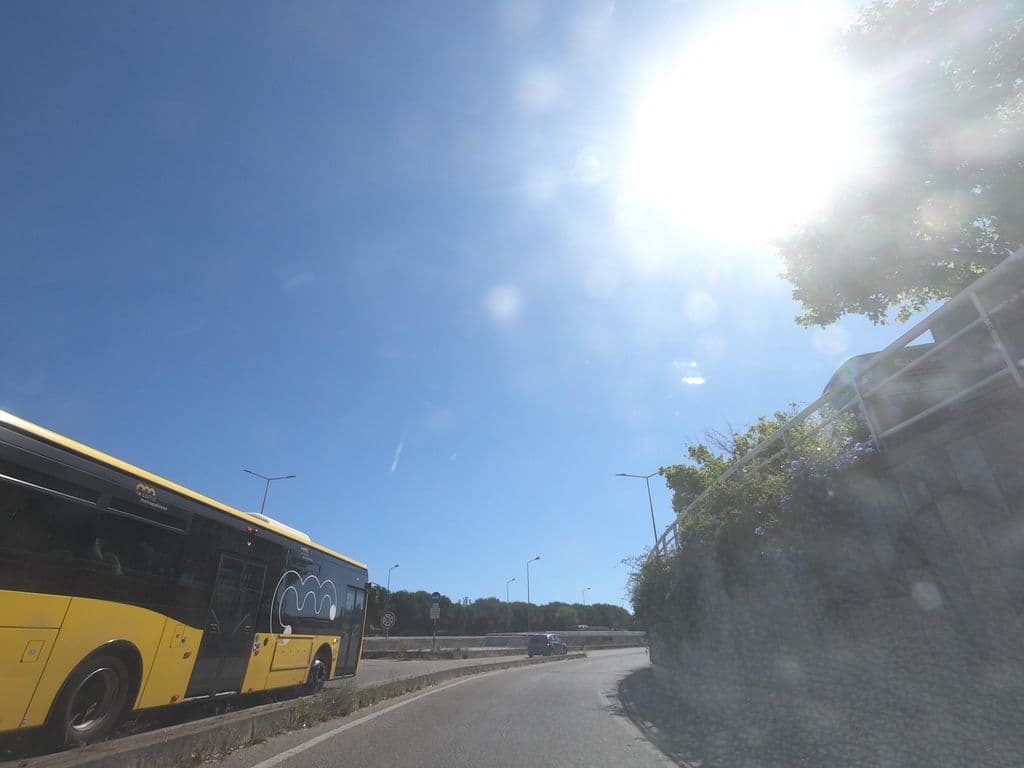 Street view near Shisha Cloud Almada