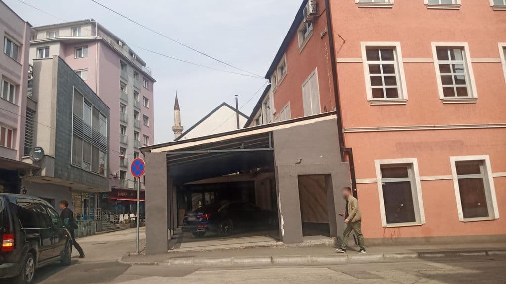 Street view near Pasha Caffe
