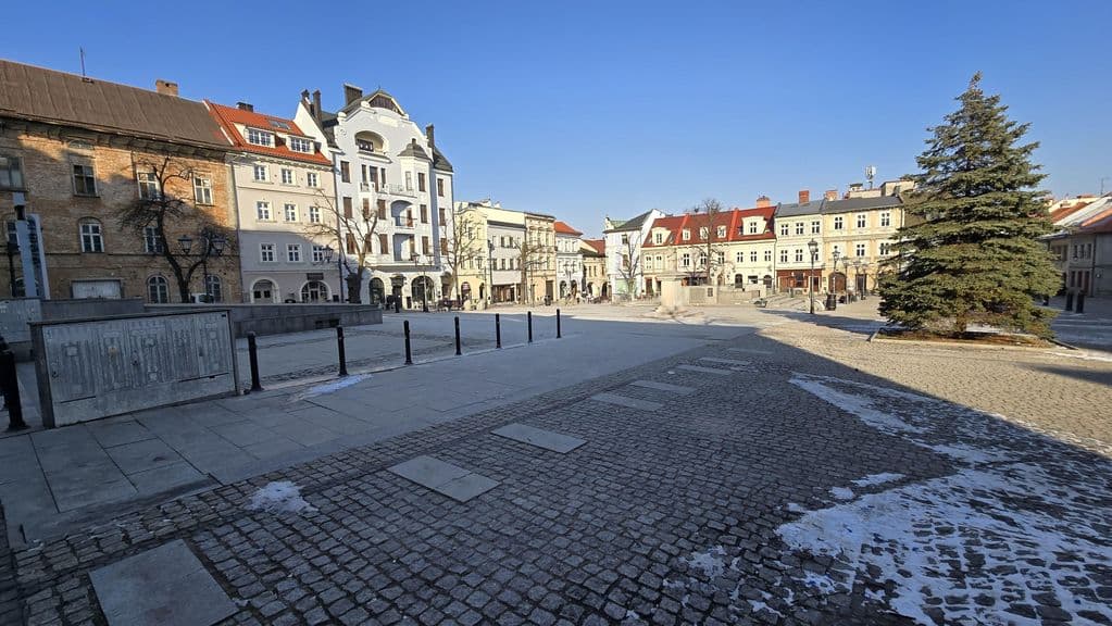 Street view near 8 stolików