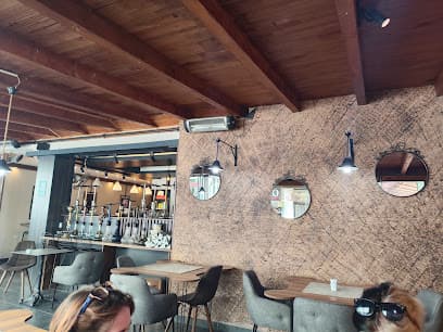 Hokka Lounge