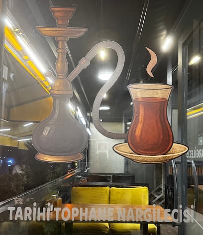 Tarihi Tophane Nargilecisi