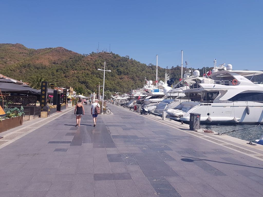 Street view near Saman