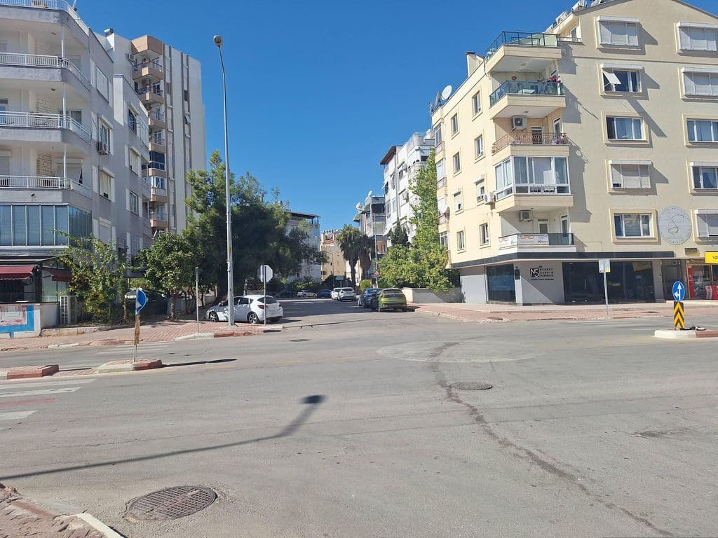 Street view near Duccan Cafe & Shisha House
