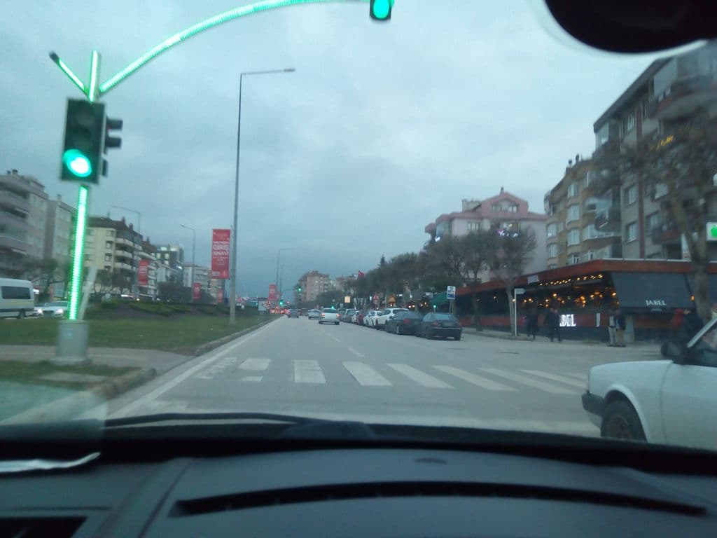 Street view near Çizmeli Kedi