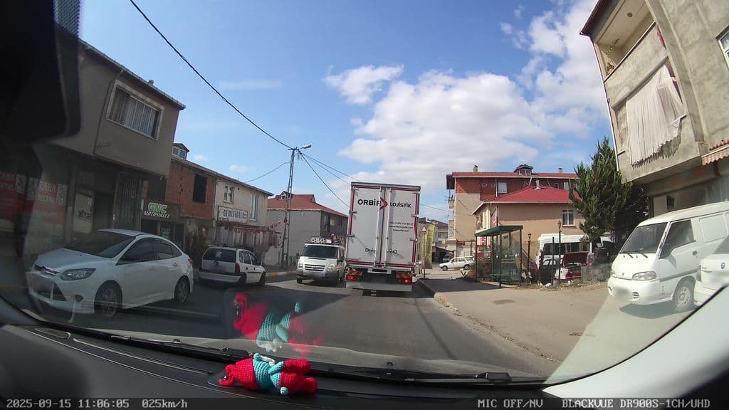 Street view near Tütün nargile