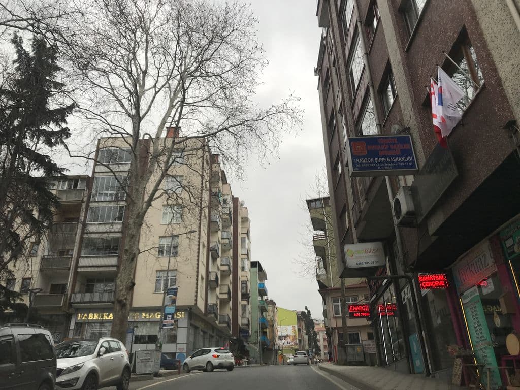 Street view near Özçelikhan Nargile ve Tütün (Trabzon)