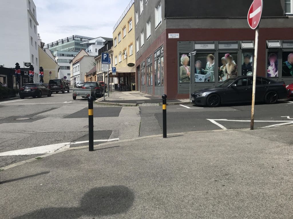 Street view near Jasmin Al Shaam - arabská reštaurácia