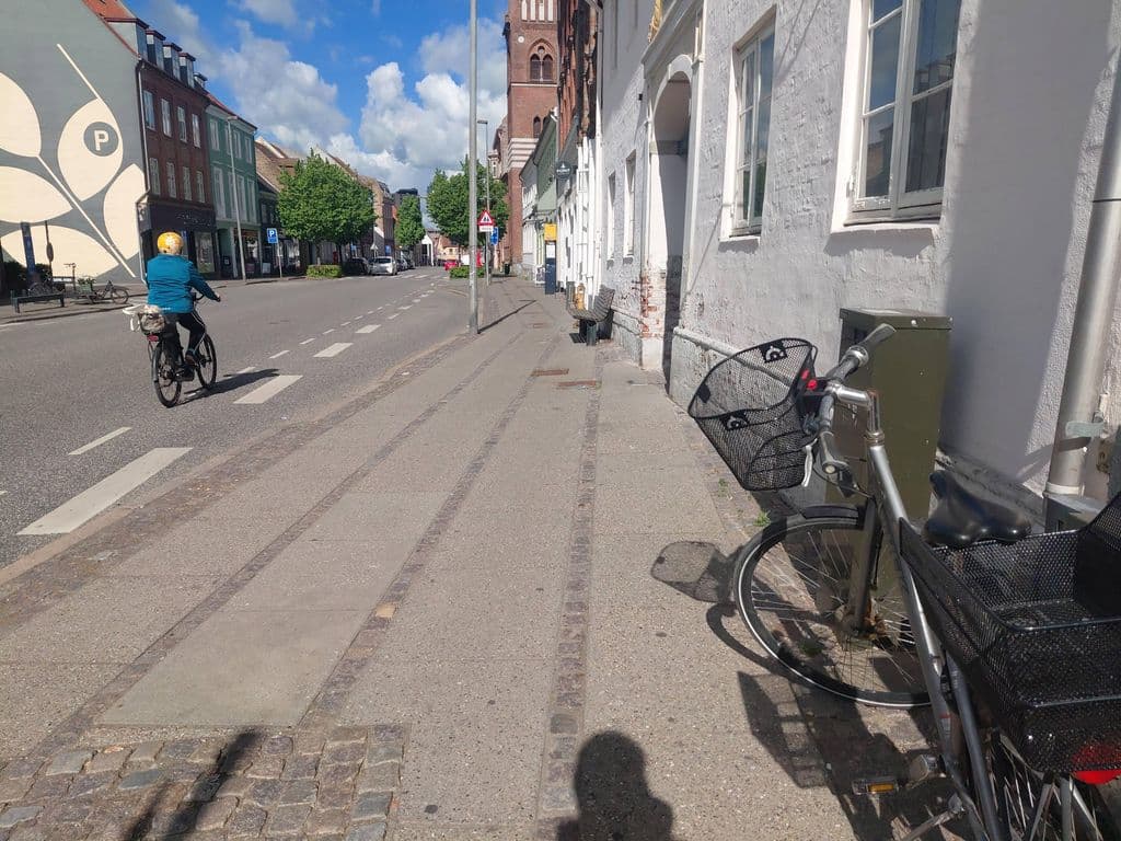 Street view near Café point