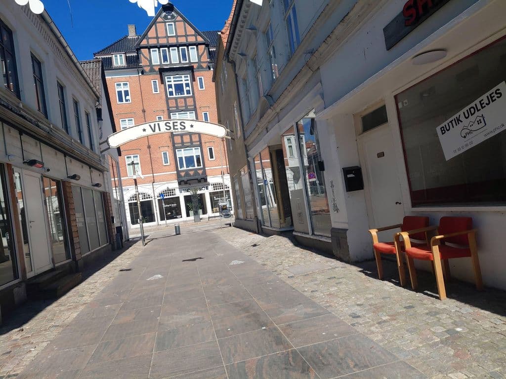 Street view near Cafe Oxygen