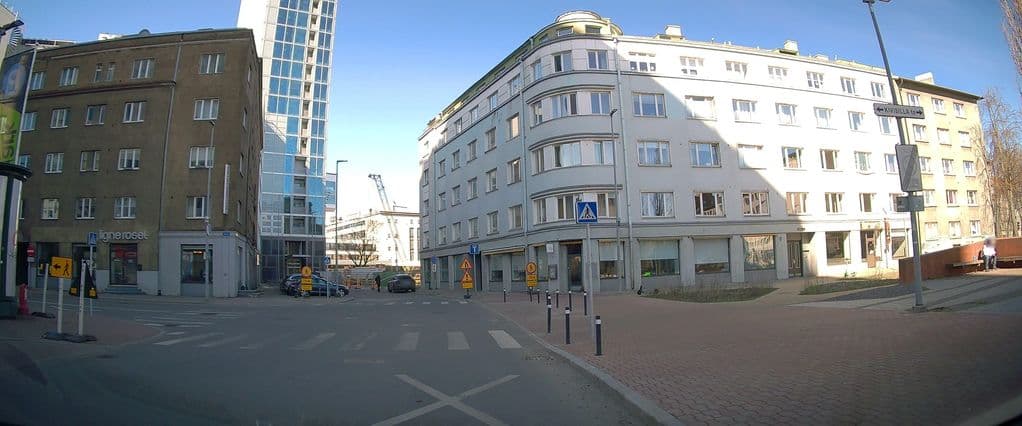 Street view near Vesipiibu Kohvik. Kivisilla tn.4//Tartu mnt. 7