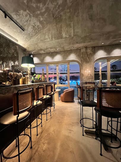 Manhattan Cocktail Bar & Kitchen photo 4