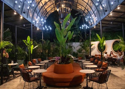 MAMU garden cafe & lounge