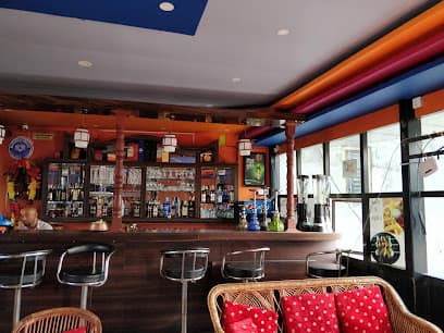 Echoes Restaurant & Hookah Bar