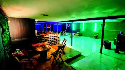 220W Lounge