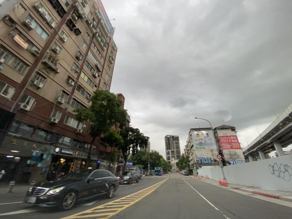 Street view near 馬友友印度餐酒館 Mayur Indian Kitchen restaurant & MIK-6 live hookah shisha bar
