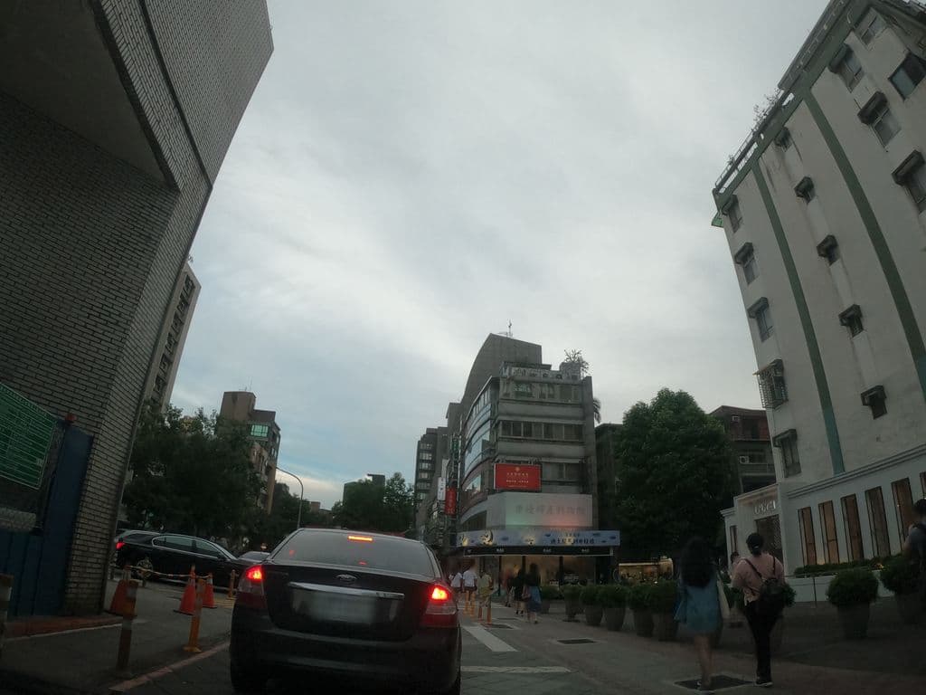 Street view near KEDI tonight餐酒館