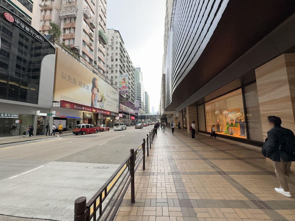 Street view near Paimon Bar & Restaurant