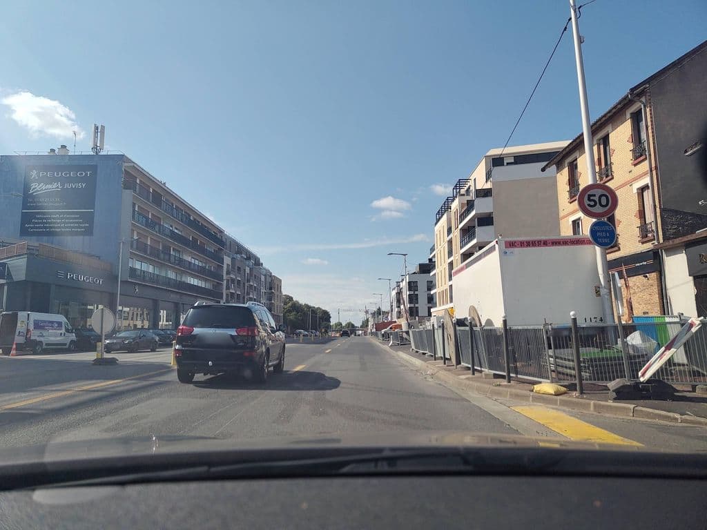 Street view near Le Ruby