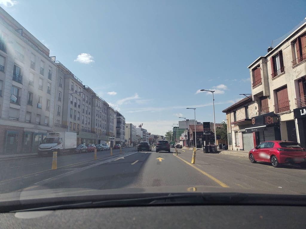 Street view near Le Mercato Bar Lounge