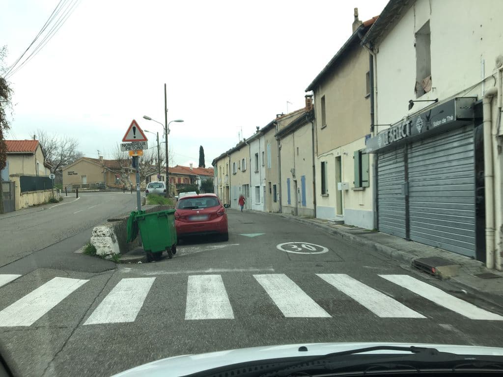 Street view near Le Select Lounge