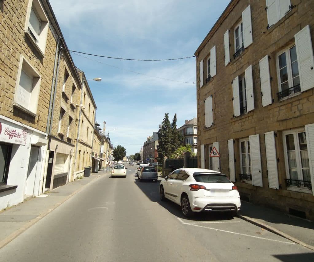 Street view near Chicha le White