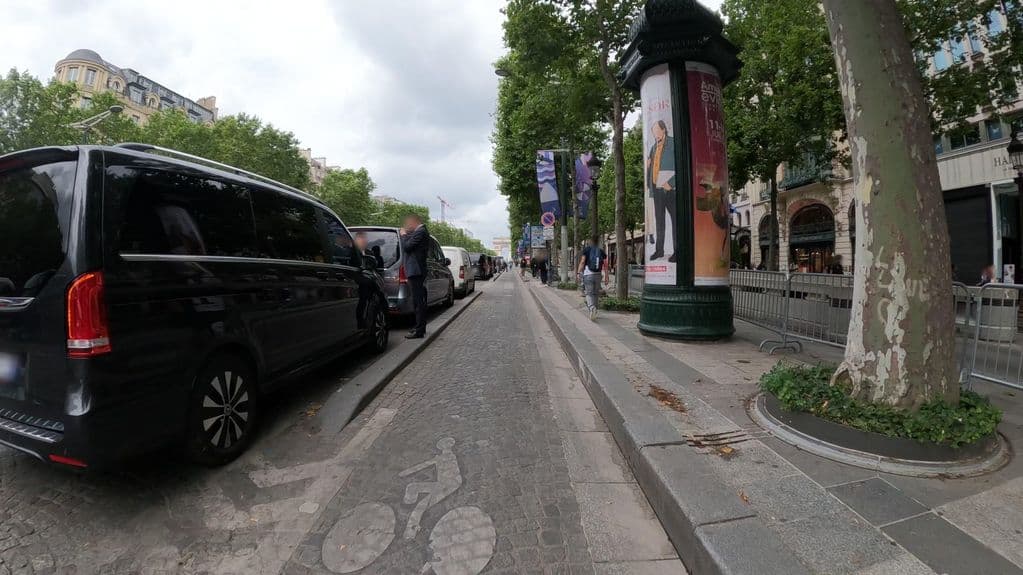 Street view near shisha Awtar café Paris