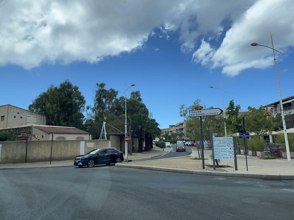 Street view near Le Georges