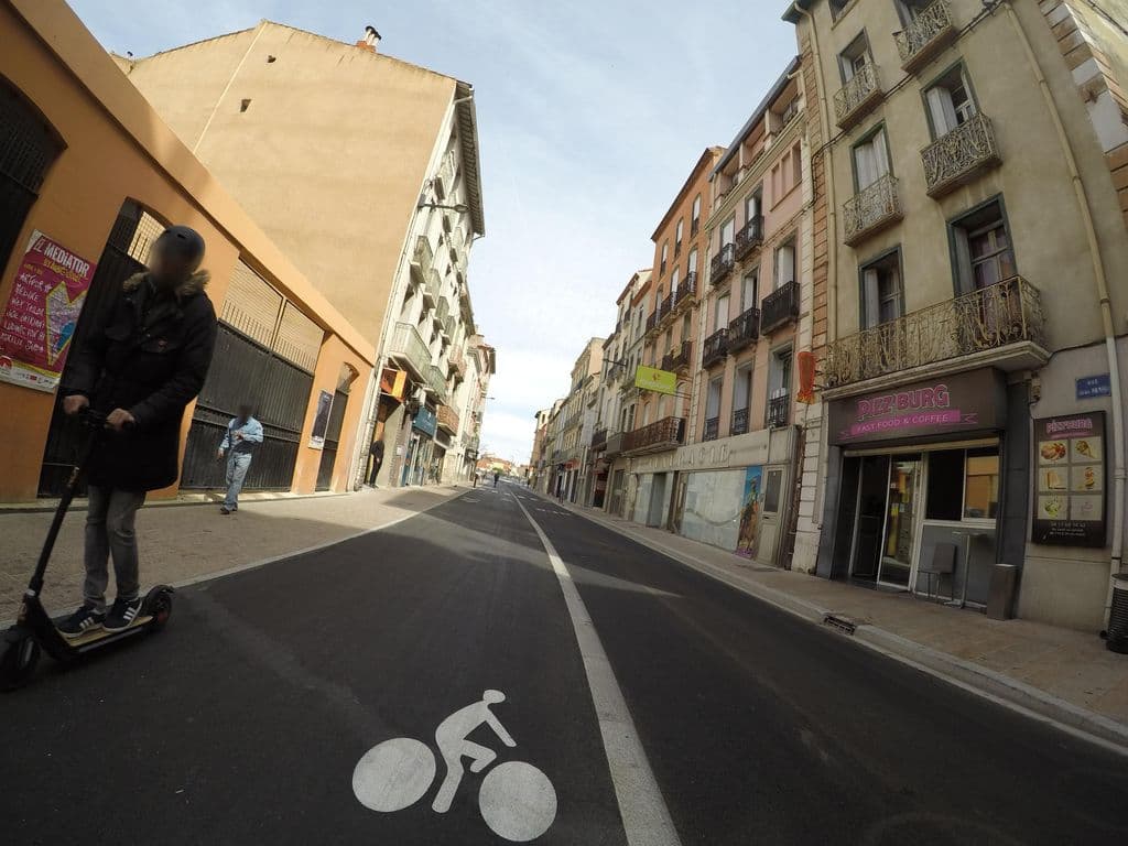 Street view near Le Dream | Restaurant Lounge