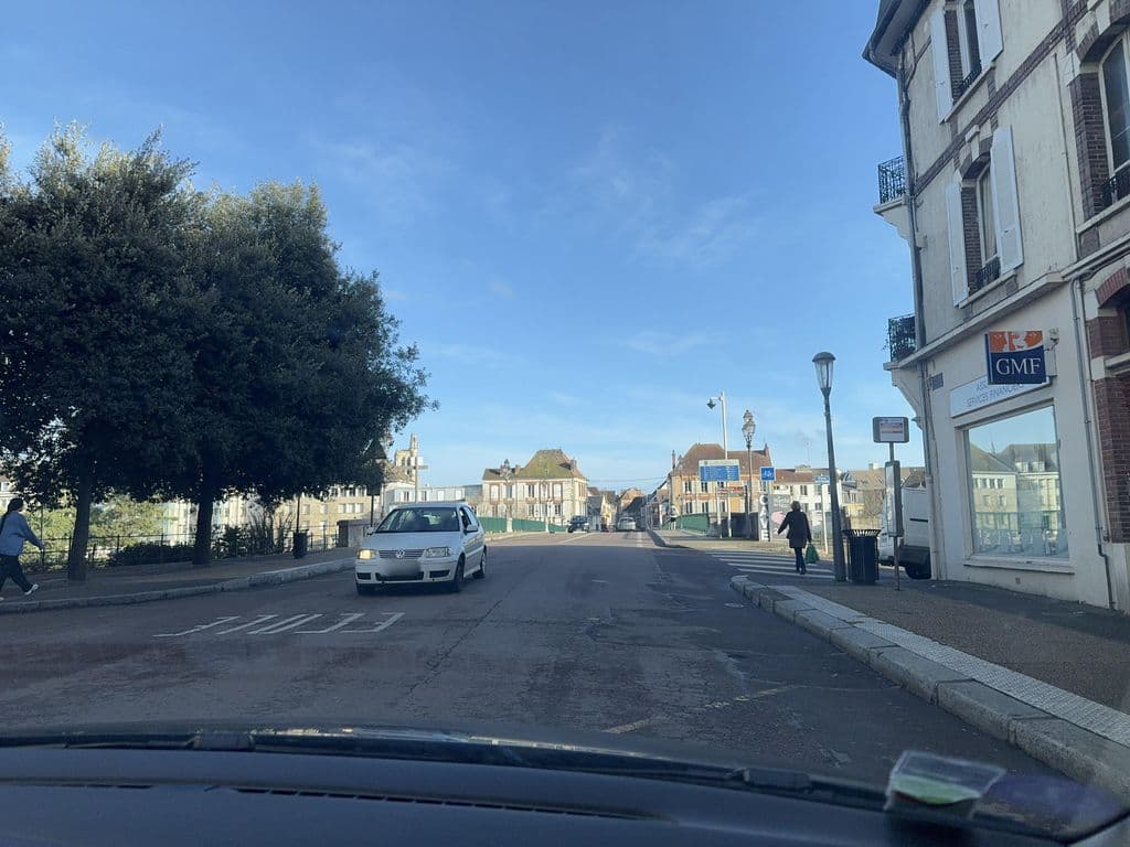 Street view near le 44