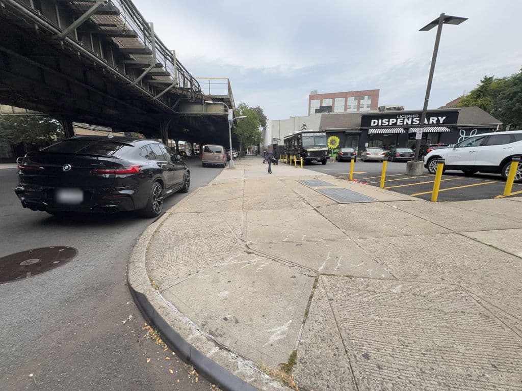 Street view near Lounge 43