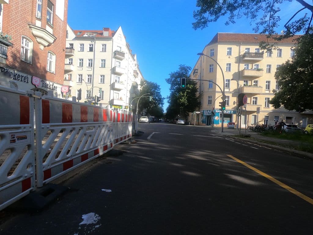 Street view near Bar Solut