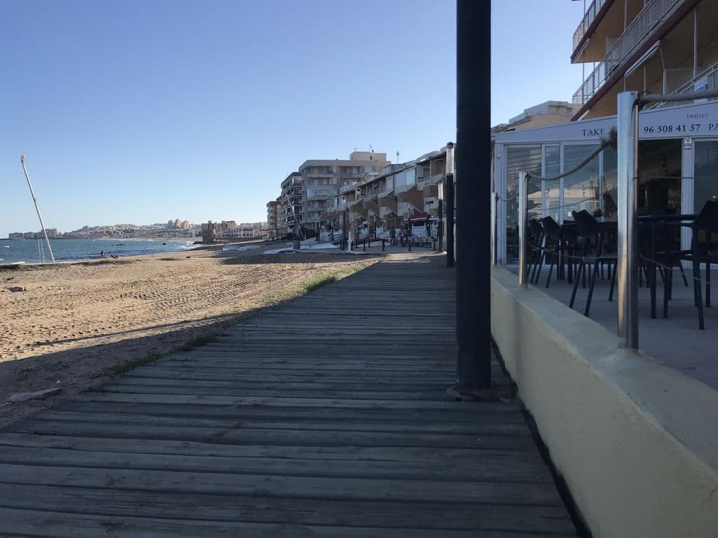 Street view near Lebanon lounge
